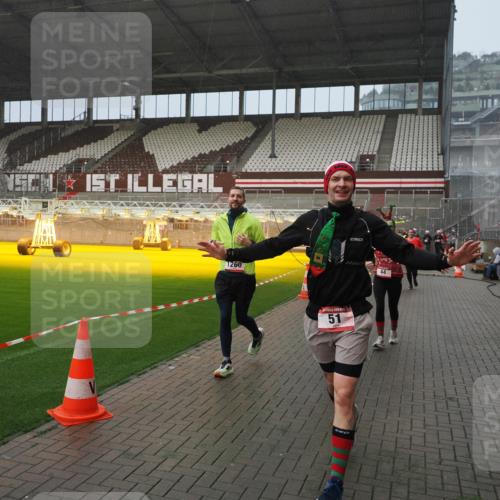07.12.2025 - St. Pauli X-Mass-Run No. 15 Fabian Wolf http://msf.ph/oto/9409544 07.12.2025 11:09:16 Ziel 44, 51, 558, 1110, 1136, 1138, 1140, 1260, 1574 meine-sportfotos.de