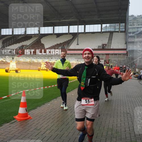 07.12.2025 - St. Pauli X-Mass-Run No. 15 Fabian Wolf http://msf.ph/oto/9409547 07.12.2025 11:09:16 Ziel 44, 51, 558, 1110, 1136, 1138, 1140, 1260, 1574 meine-sportfotos.de