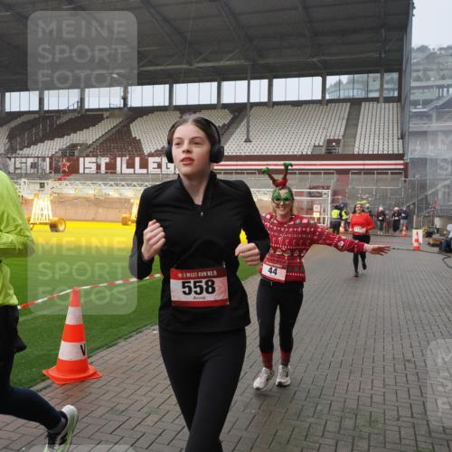 07.12.2025 - St. Pauli X-Mass-Run No. 15 Fabian Wolf http://msf.ph/oto/9409563 07.12.2025 11:09:17 Ziel 44, 51, 558, 1110, 1136, 1138, 1140, 1260, 1574 meine-sportfotos.de