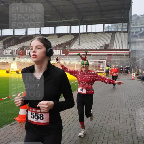 07.12.2025 - St. Pauli X-Mass-Run No. 15 Fabian Wolf http://msf.ph/oto/9409565 07.12.2025 11:09:17 Ziel 44, 51, 558, 1110, 1136, 1138, 1140, 1260, 1574 meine-sportfotos.de