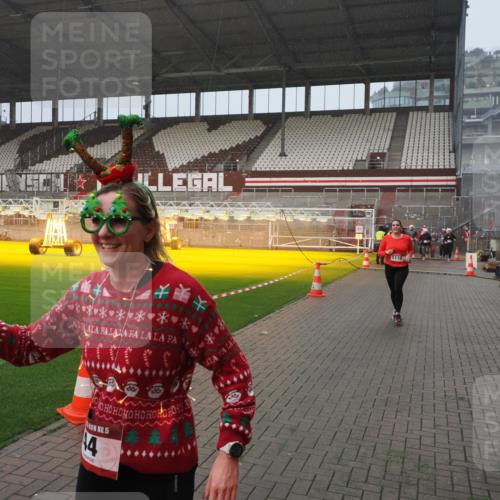 07.12.2025 - St. Pauli X-Mass-Run No. 15 Fabian Wolf http://msf.ph/oto/9409577 07.12.2025 11:09:18 Ziel 44, 51, 558, 1110, 1260, 1574 meine-sportfotos.de