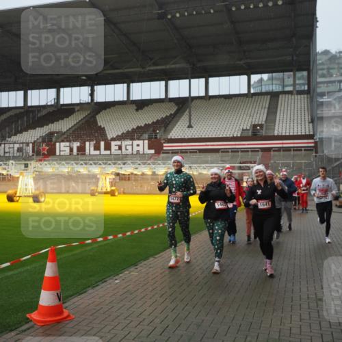 07.12.2025 - St. Pauli X-Mass-Run No. 15 Fabian Wolf http://msf.ph/oto/9409613 07.12.2025 11:09:28 Ziel 44, 51, 59, 66, 266, 330, 971, 1084, 1110, 1463, 1477, 1641, 1851, 1870, 1945, 1974, 2042, 3151, 4190, 4191 meine-sportfotos.de