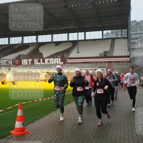 07.12.2025 - St. Pauli X-Mass-Run No. 15 Fabian Wolf http://msf.ph/oto/9409622 07.12.2025 11:09:28 Ziel 44, 51, 59, 66, 266, 330, 971, 1084, 1110, 1463, 1477, 1641, 1851, 1870, 1945, 1974, 2042, 3151, 4190, 4191 meine-sportfotos.de