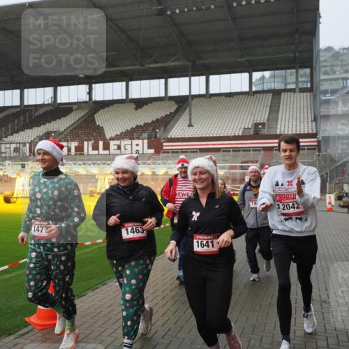 07.12.2025 - St. Pauli X-Mass-Run No. 15 Fabian Wolf http://msf.ph/oto/9409634 07.12.2025 11:09:29 Ziel 59, 66, 266, 330, 971, 1084, 1110, 1463, 1477, 1641, 1851, 1870, 1945, 1974, 2042, 3151, 4190, 4191 meine-sportfotos.de
