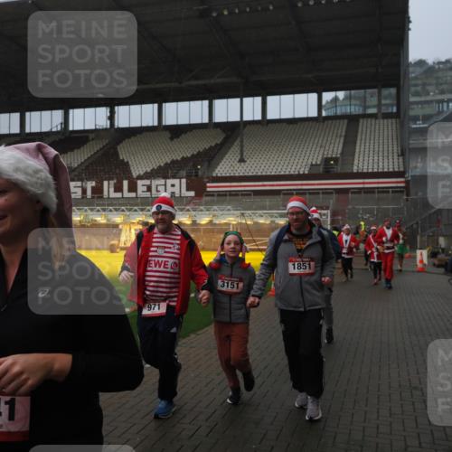 07.12.2025 - St. Pauli X-Mass-Run No. 15 Fabian Wolf http://msf.ph/oto/9409646 07.12.2025 11:09:30 Ziel 59, 66, 266, 330, 971, 1084, 1110, 1463, 1477, 1641, 1851, 1870, 1945, 1974, 2042, 3151, 4190, 4191 meine-sportfotos.de