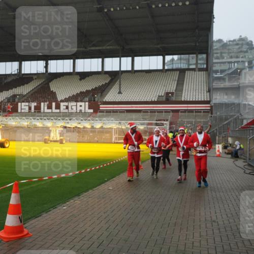 07.12.2025 - St. Pauli X-Mass-Run No. 15 Fabian Wolf http://msf.ph/oto/9409661 07.12.2025 11:09:33 Ziel 59, 66, 266, 330, 971, 1084, 1463, 1477, 1579, 1582, 1641, 1851, 1870, 1945, 1974, 2042, 3151, 4190, 4191 meine-sportfotos.de