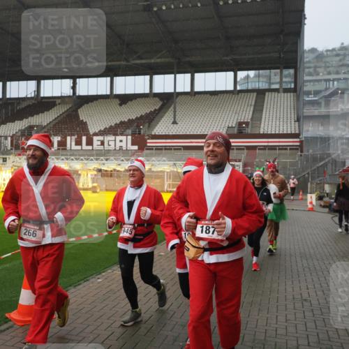 07.12.2025 - St. Pauli X-Mass-Run No. 15 Fabian Wolf http://msf.ph/oto/9409699 07.12.2025 11:09:35 Ziel 59, 66, 266, 330, 971, 1084, 1463, 1477, 1579, 1582, 1641, 1851, 1870, 1945, 1974, 2042, 3151, 4190, 4191 meine-sportfotos.de