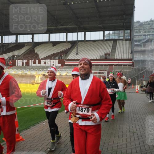 07.12.2025 - St. Pauli X-Mass-Run No. 15 Fabian Wolf http://msf.ph/oto/9409702 07.12.2025 11:09:35 Ziel 59, 66, 266, 330, 971, 1084, 1463, 1477, 1579, 1582, 1641, 1851, 1870, 1945, 1974, 2042, 3151, 4190, 4191 meine-sportfotos.de