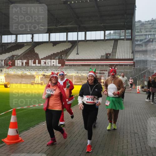 07.12.2025 - St. Pauli X-Mass-Run No. 15 Fabian Wolf http://msf.ph/oto/9409719 07.12.2025 11:09:37 Ziel 59, 66, 266, 330, 814, 971, 1084, 1157, 1463, 1477, 1579, 1582, 1641, 1851, 1870, 1945, 1974, 2042, 3151, 4190, 4191 meine-sportfotos.de