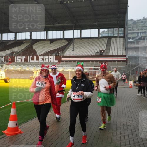 07.12.2025 - St. Pauli X-Mass-Run No. 15 Fabian Wolf http://msf.ph/oto/9409722 07.12.2025 11:09:37 Ziel 59, 66, 266, 330, 814, 971, 1084, 1157, 1463, 1477, 1579, 1582, 1641, 1851, 1870, 1945, 1974, 2042, 3151, 4190, 4191 meine-sportfotos.de