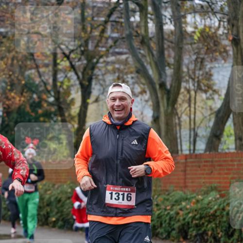 07.12.2025 - St. Pauli X-Mass-Run No. 15 Michael Burmester http://msf.ph/oto/9409743 07.12.2025 09:46:14 Laufen 15, 1316 meine-sportfotos.de