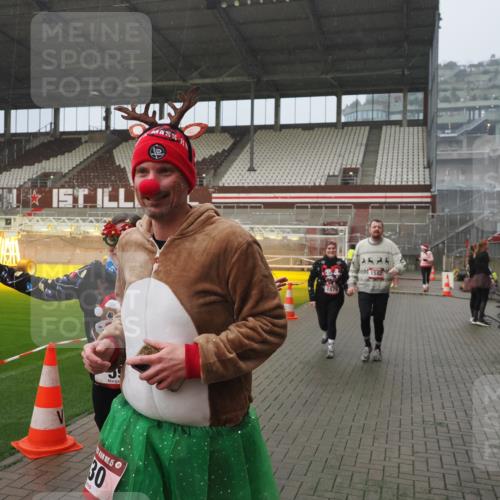 07.12.2025 - St. Pauli X-Mass-Run No. 15 Fabian Wolf http://msf.ph/oto/9409744 07.12.2025 11:09:38 Ziel 59, 66, 266, 330, 814, 971, 1084, 1157, 1463, 1477, 1579, 1582, 1641, 1851, 1870, 1945, 1974, 2042, 3151, 4190, 4191 meine-sportfotos.de