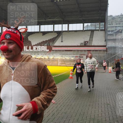 07.12.2025 - St. Pauli X-Mass-Run No. 15 Fabian Wolf http://msf.ph/oto/9409747 07.12.2025 11:09:38 Ziel 59, 66, 266, 330, 814, 971, 1084, 1157, 1463, 1477, 1579, 1582, 1641, 1851, 1870, 1945, 1974, 2042, 3151, 4190, 4191 meine-sportfotos.de