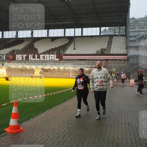 07.12.2025 - St. Pauli X-Mass-Run No. 15 Fabian Wolf http://msf.ph/oto/9409761 07.12.2025 11:09:39 Ziel 59, 66, 266, 330, 814, 971, 1084, 1157, 1463, 1477, 1579, 1582, 1641, 1851, 1870, 1945, 1974, 2042, 3151, 4190, 4191 meine-sportfotos.de