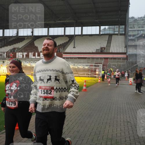 07.12.2025 - St. Pauli X-Mass-Run No. 15 Fabian Wolf http://msf.ph/oto/9409782 07.12.2025 11:09:41 Ziel 59, 66, 266, 330, 814, 971, 1084, 1157, 1579, 1582, 1851, 1870, 1945, 1974, 2042, 3151, 4190, 4191 meine-sportfotos.de
