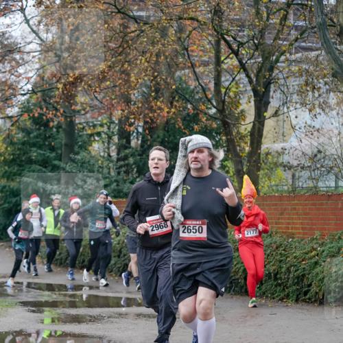 07.12.2025 - St. Pauli X-Mass-Run No. 15 Michael Burmester http://msf.ph/oto/9409784 07.12.2025 09:46:19 Laufen 225, 2968, 2650, 2177 meine-sportfotos.de
