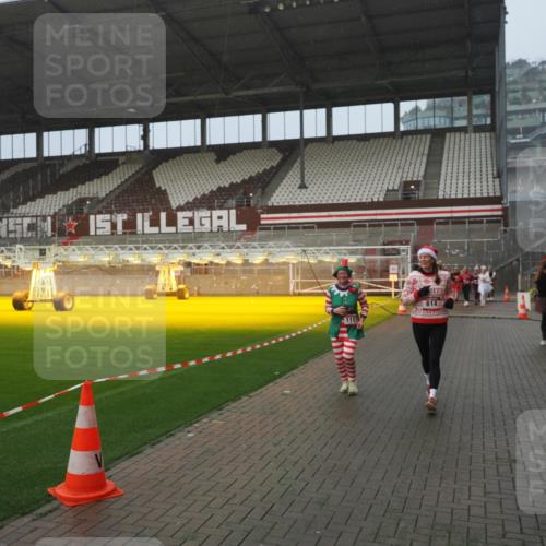 07.12.2025 - St. Pauli X-Mass-Run No. 15 Fabian Wolf http://msf.ph/oto/9409797 07.12.2025 11:09:45 Ziel 59, 66, 330, 696, 814, 863, 1157, 1579, 1582, 1870, 1945, 1974, 2042, 4190, 4191 meine-sportfotos.de