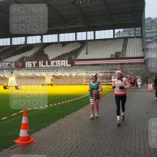 07.12.2025 - St. Pauli X-Mass-Run No. 15 Fabian Wolf http://msf.ph/oto/9409803 07.12.2025 11:09:45 Ziel 59, 66, 330, 696, 814, 863, 1157, 1579, 1582, 1870, 1945, 1974, 2042, 4190, 4191 meine-sportfotos.de