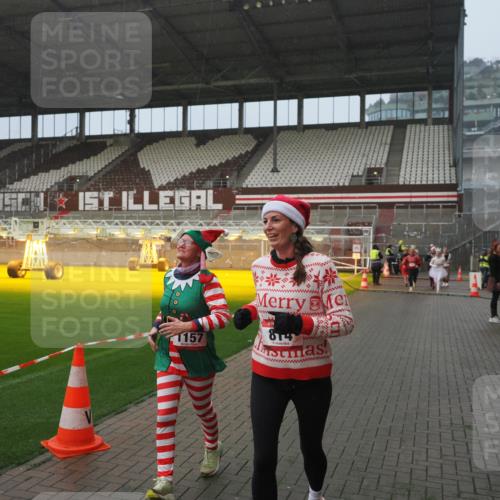 07.12.2025 - St. Pauli X-Mass-Run No. 15 Fabian Wolf http://msf.ph/oto/9409825 07.12.2025 11:09:46 Ziel 59, 66, 330, 696, 737, 814, 863, 1157, 1163, 1579, 1582, 4190, 4191 meine-sportfotos.de