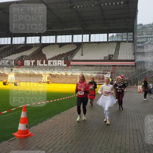 07.12.2025 - St. Pauli X-Mass-Run No. 15 Fabian Wolf http://msf.ph/oto/9409834 07.12.2025 11:09:52 Ziel 696, 720, 737, 755, 814, 863, 1157, 1163 meine-sportfotos.de