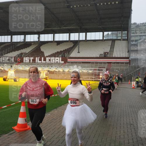 07.12.2025 - St. Pauli X-Mass-Run No. 15 Fabian Wolf http://msf.ph/oto/9409850 07.12.2025 11:09:53 Ziel 696, 720, 737, 755, 814, 863, 1157, 1163 meine-sportfotos.de