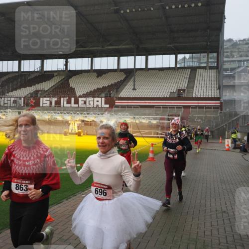 07.12.2025 - St. Pauli X-Mass-Run No. 15 Fabian Wolf http://msf.ph/oto/9409853 07.12.2025 11:09:53 Ziel 696, 720, 737, 755, 814, 863, 1157, 1163 meine-sportfotos.de