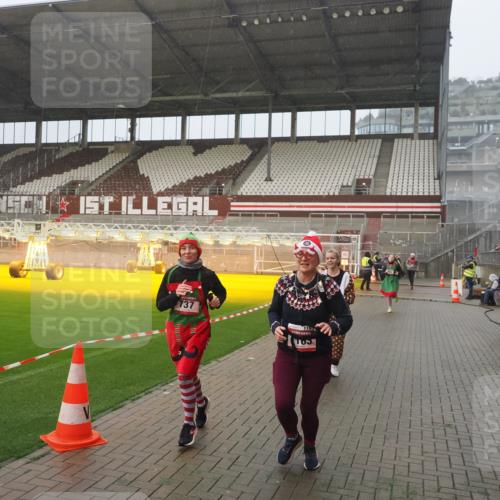 07.12.2025 - St. Pauli X-Mass-Run No. 15 Fabian Wolf http://msf.ph/oto/9409862 07.12.2025 11:09:54 Ziel 696, 720, 737, 755, 814, 863, 1157, 1163 meine-sportfotos.de