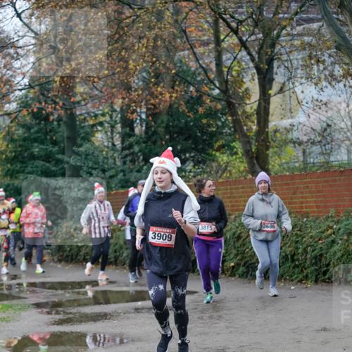 07.12.2025 - St. Pauli X-Mass-Run No. 15 Michael Burmester http://msf.ph/oto/9409874 07.12.2025 09:46:40 Laufen 5, 3909, 3815, 3686 meine-sportfotos.de