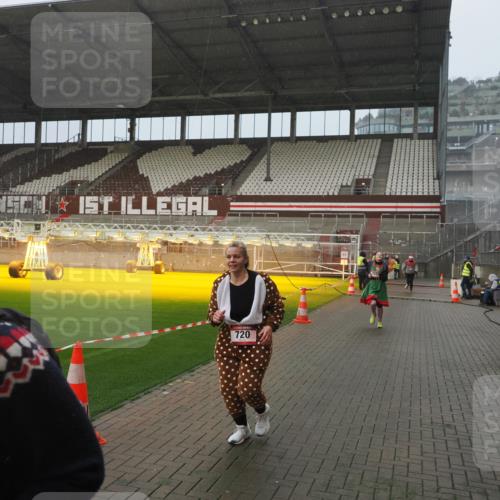 07.12.2025 - St. Pauli X-Mass-Run No. 15 Fabian Wolf http://msf.ph/oto/9409876 07.12.2025 11:09:55 Ziel 696, 720, 737, 753, 755, 814, 863, 1157, 1163 meine-sportfotos.de