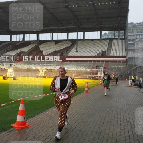 07.12.2025 - St. Pauli X-Mass-Run No. 15 Fabian Wolf http://msf.ph/oto/9409879 07.12.2025 11:09:55 Ziel 696, 720, 737, 753, 755, 814, 863, 1157, 1163 meine-sportfotos.de