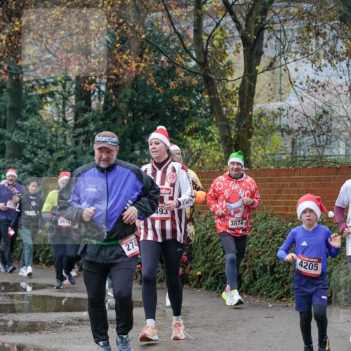 07.12.2025 - St. Pauli X-Mass-Run No. 15 Michael Burmester http://msf.ph/oto/9409913 07.12.2025 09:46:45 Laufen 2618, 274, 493, 3874, 4205 meine-sportfotos.de