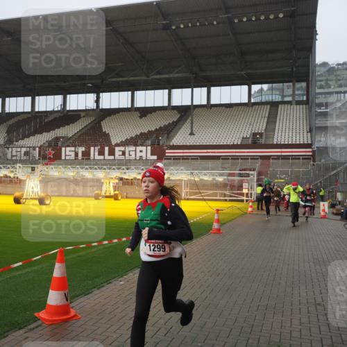 07.12.2025 - St. Pauli X-Mass-Run No. 15 Fabian Wolf http://msf.ph/oto/9409936 07.12.2025 11:10:17 Ziel 42, 53, 980, 1298, 1299, 1697, 2371 meine-sportfotos.de