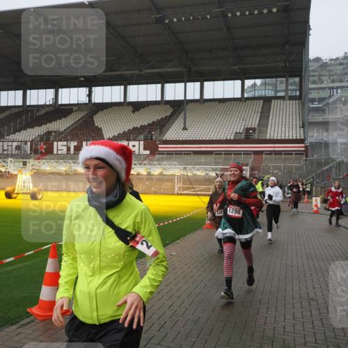 07.12.2025 - St. Pauli X-Mass-Run No. 15 Fabian Wolf http://msf.ph/oto/9409957 07.12.2025 11:10:21 Ziel 42, 53, 980, 1298, 1299, 1398, 1694, 1697, 1739, 1740, 2371 meine-sportfotos.de