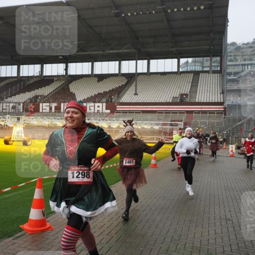 07.12.2025 - St. Pauli X-Mass-Run No. 15 Fabian Wolf http://msf.ph/oto/9409975 07.12.2025 11:10:22 Ziel 42, 53, 980, 1298, 1299, 1398, 1694, 1697, 1739, 1740, 2371 meine-sportfotos.de