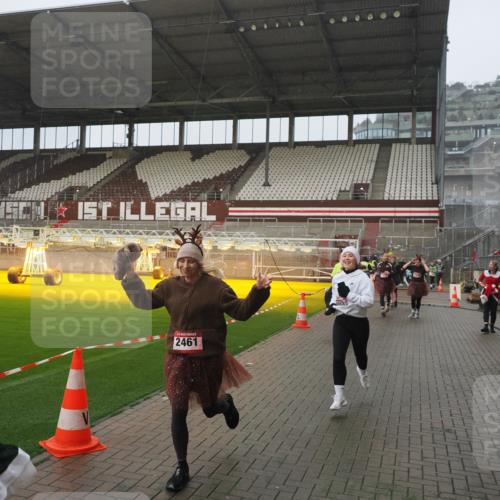 07.12.2025 - St. Pauli X-Mass-Run No. 15 Fabian Wolf http://msf.ph/oto/9409981 07.12.2025 11:10:23 Ziel 42, 53, 980, 1298, 1299, 1398, 1694, 1697, 1739, 1740, 2371 meine-sportfotos.de