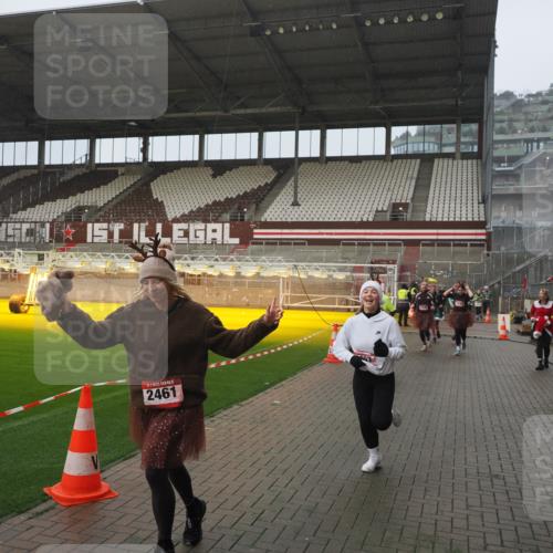 07.12.2025 - St. Pauli X-Mass-Run No. 15 Fabian Wolf http://msf.ph/oto/9409984 07.12.2025 11:10:23 Ziel 42, 53, 980, 1298, 1299, 1398, 1694, 1697, 1739, 1740, 2371 meine-sportfotos.de