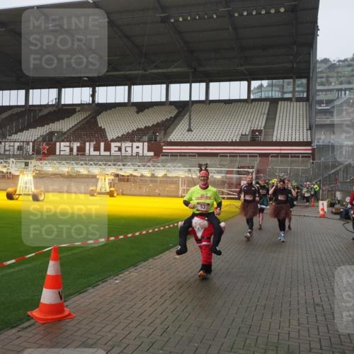 07.12.2025 - St. Pauli X-Mass-Run No. 15 Fabian Wolf http://msf.ph/oto/9410008 07.12.2025 11:10:24 Ziel 42, 53, 980, 1298, 1299, 1398, 1694, 1697, 1739, 1740, 2371 meine-sportfotos.de