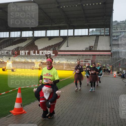 07.12.2025 - St. Pauli X-Mass-Run No. 15 Fabian Wolf http://msf.ph/oto/9410022 07.12.2025 11:10:25 Ziel 42, 53, 980, 1298, 1299, 1398, 1694, 1697, 1739, 1740, 2371 meine-sportfotos.de