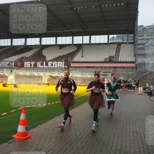 07.12.2025 - St. Pauli X-Mass-Run No. 15 Fabian Wolf http://msf.ph/oto/9410034 07.12.2025 11:10:27 Ziel 30, 31, 42, 49, 53, 134, 980, 1298, 1299, 1398, 1692, 1694, 1697, 1739, 1740, 2371 meine-sportfotos.de