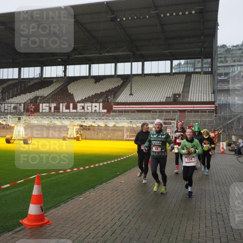 07.12.2025 - St. Pauli X-Mass-Run No. 15 Fabian Wolf http://msf.ph/oto/9410087 07.12.2025 11:10:33 Ziel 29, 30, 31, 42, 49, 53, 122, 134, 745, 980, 1064, 1066, 1298, 1380, 1398, 1692, 1694, 1697, 1739, 1740, 2371, 3124, 3136 meine-sportfotos.de