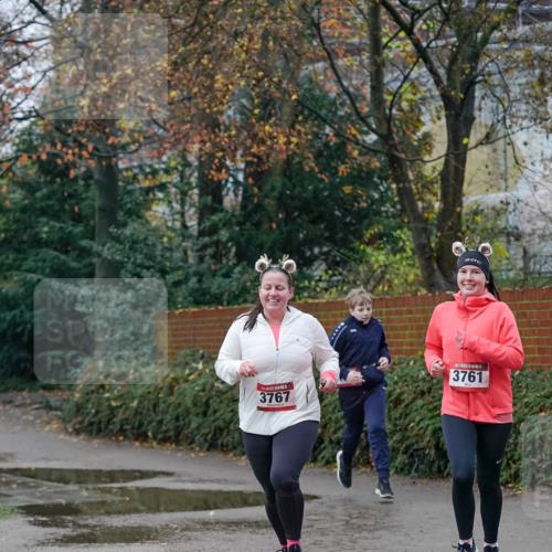 07.12.2025 - St. Pauli X-Mass-Run No. 15 Michael Burmester http://msf.ph/oto/9410089 07.12.2025 09:47:10 Laufen 3767, 3761 meine-sportfotos.de
