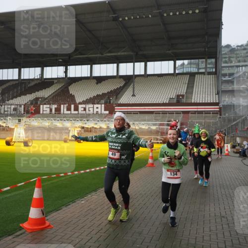 07.12.2025 - St. Pauli X-Mass-Run No. 15 Fabian Wolf http://msf.ph/oto/9410096 07.12.2025 11:10:34 Ziel 29, 30, 31, 42, 49, 53, 122, 134, 745, 980, 1064, 1066, 1298, 1380, 1398, 1692, 1694, 1697, 1739, 1740, 3124, 3136 meine-sportfotos.de