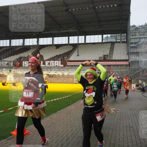 07.12.2025 - St. Pauli X-Mass-Run No. 15 Fabian Wolf http://msf.ph/oto/9410129 07.12.2025 11:10:36 Ziel 29, 30, 31, 49, 53, 122, 134, 745, 1064, 1066, 1298, 1380, 1398, 1626, 1692, 1694, 1697, 1739, 1740, 3124, 3136 meine-sportfotos.de