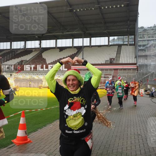 07.12.2025 - St. Pauli X-Mass-Run No. 15 Fabian Wolf http://msf.ph/oto/9410135 07.12.2025 11:10:37 Ziel 29, 30, 31, 49, 53, 122, 134, 745, 1064, 1066, 1380, 1398, 1626, 1692, 1694, 1697, 1739, 1740, 3124, 3136 meine-sportfotos.de