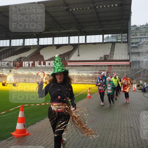 07.12.2025 - St. Pauli X-Mass-Run No. 15 Fabian Wolf http://msf.ph/oto/9410145 07.12.2025 11:10:37 Ziel 29, 30, 31, 49, 53, 122, 134, 745, 1064, 1066, 1380, 1398, 1626, 1692, 1694, 1697, 1739, 1740, 3124, 3136 meine-sportfotos.de
