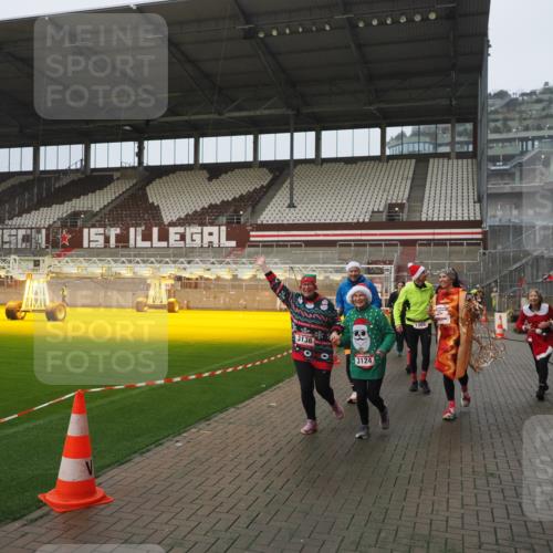 07.12.2025 - St. Pauli X-Mass-Run No. 15 Fabian Wolf http://msf.ph/oto/9410164 07.12.2025 11:10:39 Ziel 29, 30, 31, 49, 122, 134, 745, 1064, 1066, 1380, 1398, 1584, 1626, 1692, 1694, 1739, 1740, 3124, 3136, 4574 meine-sportfotos.de