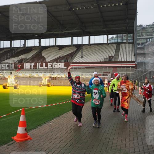 07.12.2025 - St. Pauli X-Mass-Run No. 15 Fabian Wolf http://msf.ph/oto/9410170 07.12.2025 11:10:39 Ziel 29, 30, 31, 49, 122, 134, 745, 1064, 1066, 1380, 1398, 1584, 1626, 1692, 1694, 1739, 1740, 3124, 3136, 4574 meine-sportfotos.de