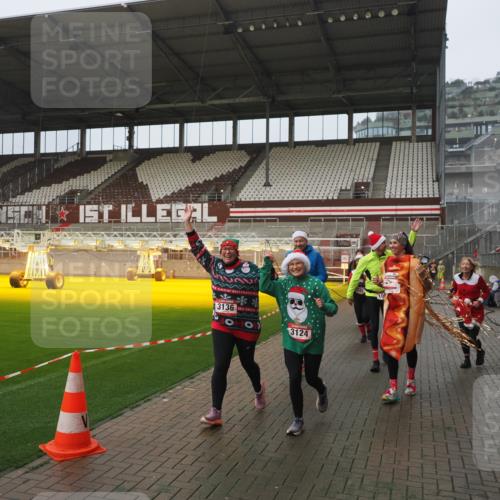 07.12.2025 - St. Pauli X-Mass-Run No. 15 Fabian Wolf http://msf.ph/oto/9410173 07.12.2025 11:10:39 Ziel 29, 30, 31, 49, 122, 134, 745, 1064, 1066, 1380, 1398, 1584, 1626, 1692, 1694, 1739, 1740, 3124, 3136, 4574 meine-sportfotos.de