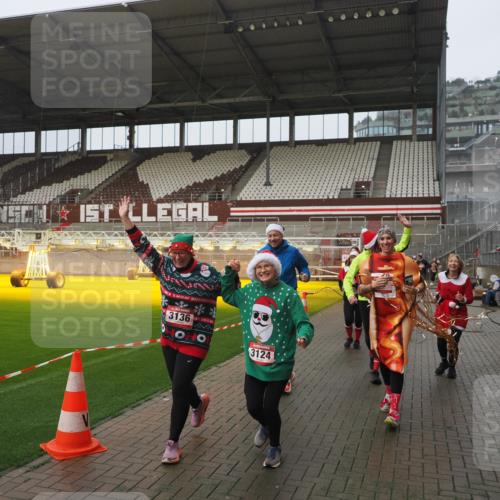 07.12.2025 - St. Pauli X-Mass-Run No. 15 Fabian Wolf http://msf.ph/oto/9410180 07.12.2025 11:10:40 Ziel 29, 30, 31, 49, 122, 134, 745, 1064, 1066, 1380, 1398, 1584, 1626, 1692, 1694, 3124, 3136, 4574 meine-sportfotos.de