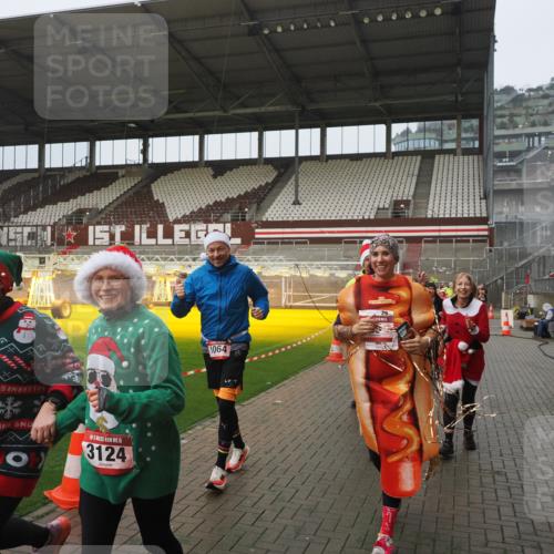 07.12.2025 - St. Pauli X-Mass-Run No. 15 Fabian Wolf http://msf.ph/oto/9410192 07.12.2025 11:10:40 Ziel 29, 30, 31, 49, 122, 134, 745, 1064, 1066, 1380, 1398, 1584, 1626, 1692, 1694, 3124, 3136, 4574 meine-sportfotos.de